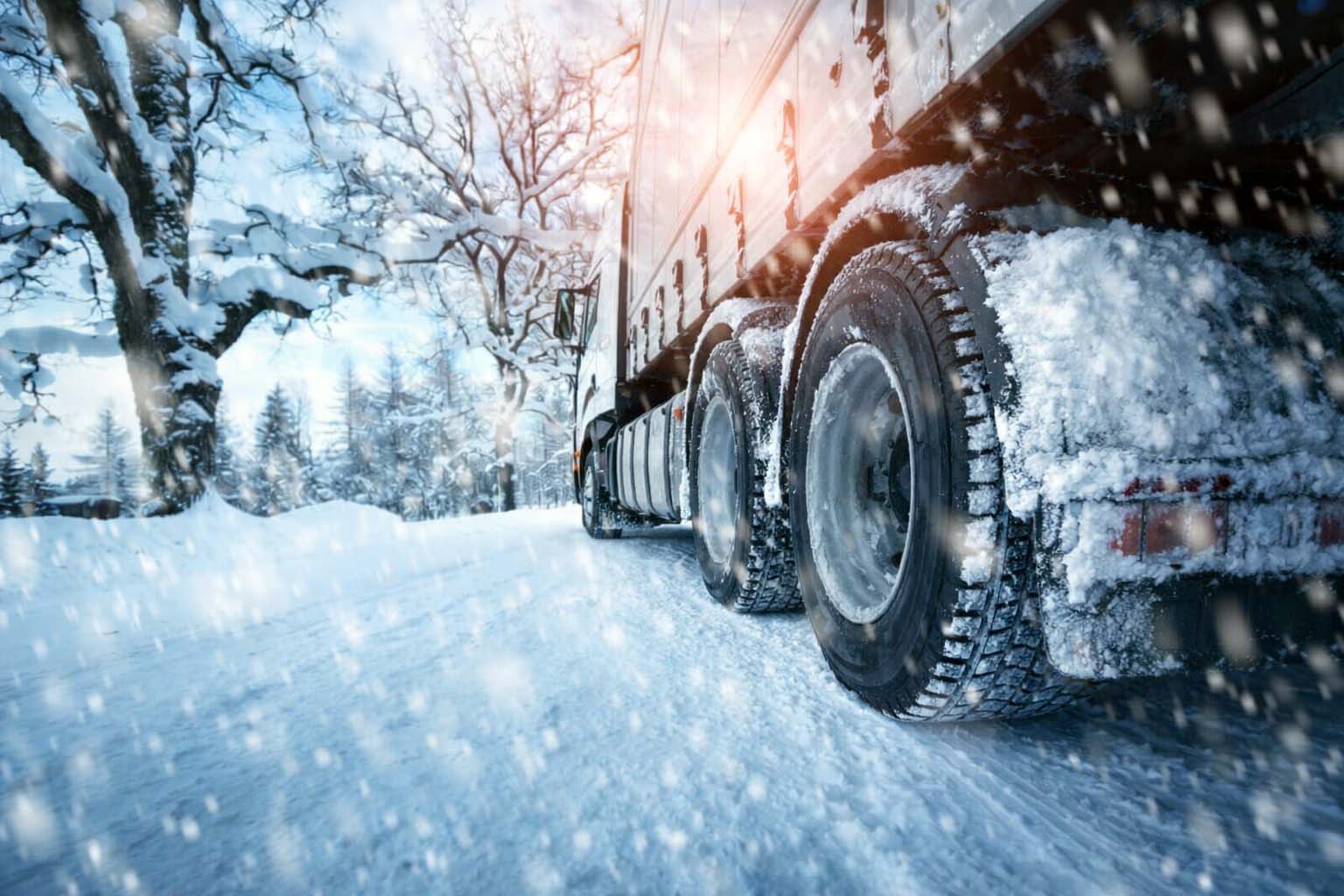 Opony zimowe, które zmniejszają zużycie paliwa – jak wybrać najlepsze dla Twojego TIR-a